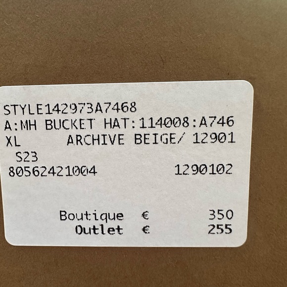 Authentic Burberry reversible bucket hat new with tag - Picture 4 of 4